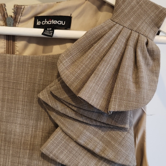 Sleeveless Rouched Dress - Picture 2 of 5